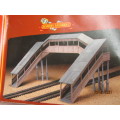 OO SCALE : HORNBY : GWR COVERED FOOT BRIDGE - KIT - BOXED