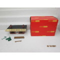 OO SCALE : HORNBY : STATION PLATFORM BUILDING WITH ACCESSORIES - BOXED