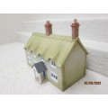 OO SCALE : LARGE DOUBLE STORY THATCH ROOF BUILDING