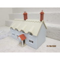OO SCALE : DOUBLE STORY THATCH BUILDING