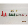 SCALEXTRIC TRACK SUPPORTS + FIGURINES