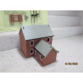 OO SCALE : T-SHAPED BUILDING