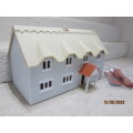 OO SCALE : DOUBLE STORY THATCH ROOF BUILDING