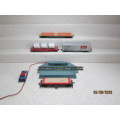 HO SCALE : TYCO - WAGON OFFLOADER + X4 GOODS WAGONS