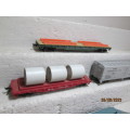 HO SCALE : TYCO - WAGON OFFLOADER + X4 GOODS WAGONS