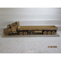 1:32 SCALE : WESTERN STAR WITH TRI-AXLE OPEN TRAILER  - BOXED