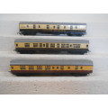 OO SCALE - TRIANG - COACHES - X3