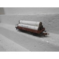 HO SCALE - LIMA - OPEN WAGON WITH PIPE LOAD