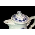 Zwiebelmuster tea pot - Czech made - Stunning! - Bid Now!!!