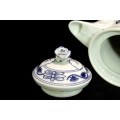 Zwiebelmuster tea pot - Czech made - Stunning! - Bid Now!!!