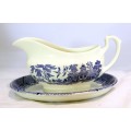 Churchill - Blue Willow - Gravy boat and saucer - Blue and white - Stunning! - Bid Now!!!