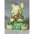 SMALL MOLDED PIGLET WITH A BUNCH OF FLOWERS - BID NOW!!