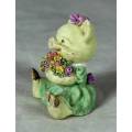 SMALL MOLDED PIGLET WITH A BUNCH OF FLOWERS - BID NOW!!