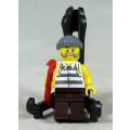 MINIATURE LEGO FIGURINE-CITY POLICE PRISONER(ROBBER WITH A CROWBAR(CTY0266) BID NOW!