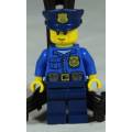 LEGO MINI FIGURINE-POLICEMAN(STERN FACE CTY0476)BID NOW