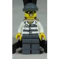 LEGO MINI FIGURINE-CRIMINAL 86753 WITH A BACKPACK(CTY0537) BID NOW!!
