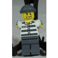 LEGO MINI FIGURINE-POLICE(JAIL PRISONER 50380 WITH HANDCUFFS CTY0203) BID NOW!!