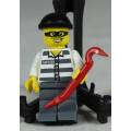 LEGO MINI FIGURINE-POLICE(JAIL PRISONER 50380 WITH A CROWBAR CTY0203) BID NOW!!