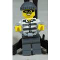 LEGO MINI FIGURINE-POLICE(JAIL PRISONER 50380 WITH A MASK AND HANDCUFFS CTY0392) BID NOW!!