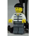 LEGO MINI FIGURINE-POLICE(JAIL PRISONER 50380 WITH A BACKPACK BID NOW!!