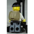 LEGO MINI FIGURINE-POLICE(JAIL PRISONER 50380 WITH A BACKPACK BID NOW!!