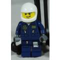 LEGO MINI FIGURINE-SMILING POLICEMAN (CTY0632) BID NOW!!
