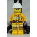 LEGO MINI FIGURINE-FIREMAN(FIRE TRANSPORTER WITH A WHITE HELMET CTY0302)BID NOW!!