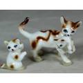 BEAUTIFUL PORCELAIN CAT WITH HER KITTENS BID NOW!!!