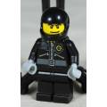 LEGO MINI FIGURINE-POLICEMAN(LEGO MONSTER TRUCKS TWN182) BID NOW!!