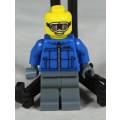 LEGO MINI FIGURINE-SNOWBOARDER GUY SERIES 5 BID NOW