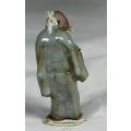 STUNNING COLLECTABLE MUD MEN-MAN HOLDING A FAN BID NOW!!!