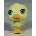LITTLEST PET SHOP AUTHENTIC RANGE WITH A RED MAGNET BY HASBRO-DUCK WITH GREEN EYES(2004)ADORABLE!