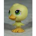 LITTLEST PET SHOP AUTHENTIC RANGE WITH A RED MAGNET BY HASBRO-DUCK WITH GREEN EYES(2004)ADORABLE!