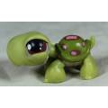 LITTLEST PET SHOP AUTHENTIC RANGE WITH A RED MAGNET(HASBRO 2004)TURTLE WITH PINK STRIPES ADORABLE!