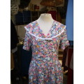 Vintage 1980s  Feminine Pretty Baby Style Large Lace Colar Flower Dress Size 12