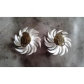 Original 1950s Vintage Green White Flower Clip On Earrings 3cm diameter