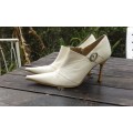 Vintage Gia Moretti Creme White Pointed Leather Pumps Size 38 excellent condition made in Italy