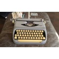 Rare Royal 1950s Vintage Typewriter Royalite 10 Made In The Netherlands