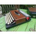 Vintage Rare Mid Century Modern Royal 240 Wood Grain Look Typewriter In Travel Case