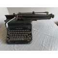 !! Crazy R1 start !! Vintage typewriter