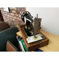 ANTIQUE SINGER SEWING MACHINE (c. 1919) - EXCELLENT IN 100% WORKING CONDITION - WITH ORIGINAL COVER