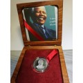 MANDELA 2000 "SMILEY" R 5,00 - PROOF U/C COIN - ENCAPSULATED LIMITED EDITION - IN ROSEWOOD BOX