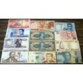 *CRAZY R1 START* Lot of 12 International bank notes - Bid per note