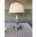 A STUNNING CAPODIMONTE STYLE TABLE LAMP WITH A WHITE LINEN SHADE