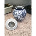 WOW !!! STUNNING BLUE AND WHITE ORIENTAL GINGER JAR WITH THE LID IN PRISTINE CONDITION