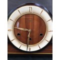 STUNNING MAHOGANY CASED BALANCE WHEEL MANTLE CLOCK IN FULL WORKING ORDER WITHOUT THE KEY