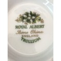 Absolutely Beautiful  Royal Albert Bone China "Trillium" Green & Gold Gilt Trio, Like New
