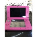 WOW !! NINTENDO 3DS XL GAME CONSOLE IN PROTECTIVE CASE WITH CHARGER IN FULL WORKING ORDER