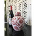 A Lovely Chinese Porcelain Hand Painted Red 20 cm Lidded Ginger Jar