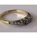18ct YELLOW AND WHITE GOLD DIAMOND ENGAGEMENT RING - 3.64g TOTAL WEIGHT - SIZE L1/2